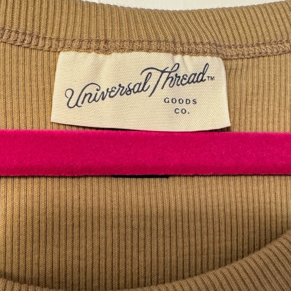 Universal threads tank - Picture 3 of 3